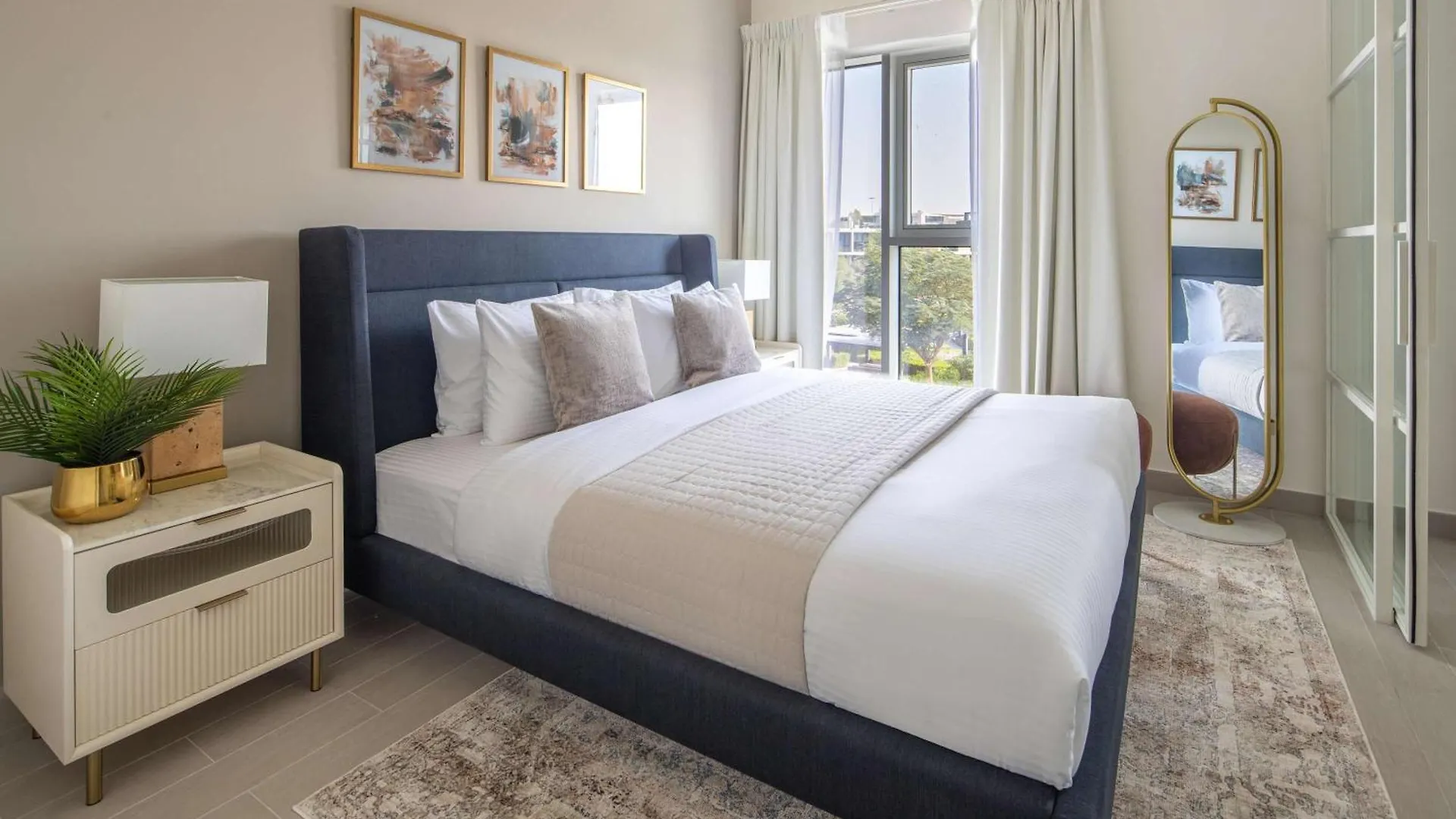 Frank Porter - Golf Vile Dubai Apartment