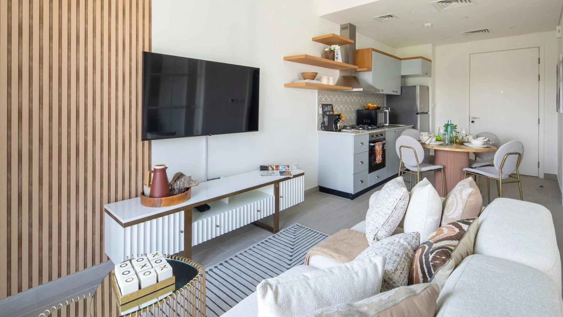 Frank Porter - Golf Vile Dubai Apartment